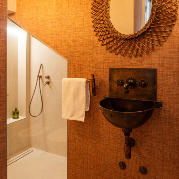 Hidden by Dalla Gioconda