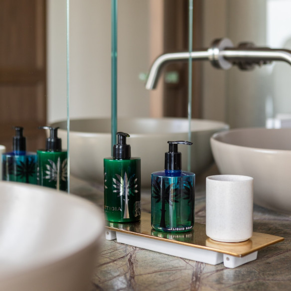 Hidden by Dalla Gioconda