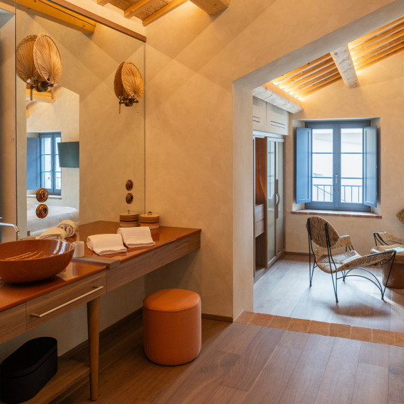 Hidden by Dalla Gioconda