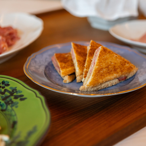 Hidden by Dalla Gioconda