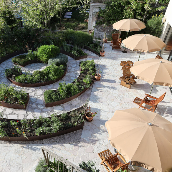 Hidden by Dalla Gioconda